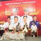Wakil Ketua I DPRD Tanggamus, Rangga Putra Hakim saat menyampaian harapannya kepada para pemuda dalam Diskusi Pemuda Tanggamus di Mauna Caffe, Pekon Purwodadi, Gisting, Sabtu 10 Oktober 2026, malam | Herdi/Media Prioritastv.com