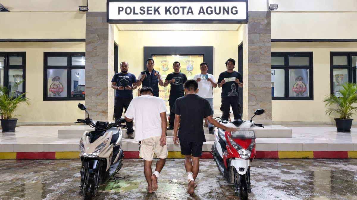 Kedua tersangka yang ditangkap dan dihadiahi timah panas Polsek Kota Agung, Tanggamus.