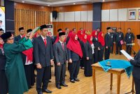 Bupati Tanggamus H. Moh. Saleh Asnawi saat melantik 47 kepala sekolah diantaranya TK, SD dan SMP Negeri di Rupatama Pemkab setempat, Jumat 16 Oktober 2026 | Herdi/Media Prioritastv.com.