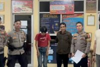Remaja Putri inusial RFA saat diserahkan kepada orang tuanya oleh Polres Pringsewu, Jumat 16 Oktober 2026, malam |