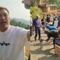 Kolase foto saat konten kreator bang Taun saat menyoroti pembangunan jalan di Sinar Jawa dan Datar Lebuay, Air Naningan, Tanggamus, Minggu 18 Oktober 2026.