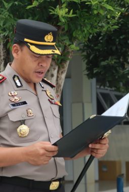 Pimpin Upacara di SMAN 1 Kota Agung, Kapolres Tanggamus Tanamkan Disiplin dan Karakter Pelajar