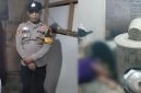 Kolase foto saat petugas mendatangi TKP dan saat korban tergelatak di depan kamar mandi rumahnya di RT 06 RW 03 Kelurahan Pasar Madang, Kota Agung, Tanggamus, Rabu 21 Oktober 2026 | ist/Media Prioritastv.com.