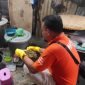 Polisi saat melakukan identifikasi temuan mayat di Jalan Harapan Way Taman, RT 006 RW 003 Kelurahan Pasar Madang, Kota Agung, Tanggamus, Rabu 21 Oktober 2026 | Dok. Humas Polres Tanggamus.