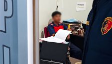 Sosok Rohadi saat berada di ruangan Tipidter Sat Reskrim Polres Tanggamus yang berhasil diabadikan awak media Kabupaten Tanggamus, Kamis 22 Oktober 2026.
