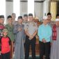 Kapolres Tanggamus AKBP AH. Hudi Arif saat foto bersama para tokoh Pekon Kampung Baru, Kota Agung Timur di Masjid Nurul Huda, Jumat 23 Oktober 2026 | Dok. Humas Polres Tanggamus.