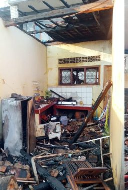 Kebakaran Rumah Belakang Bengkel di Pringsewu Ternyata Milik Polisi,  Motor Dinas Terbakar dan Kerugian Ditaksir Rp250 Juta