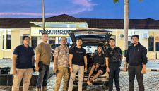 M. Asep (40), tersangka pencurian dua unit gadget milik warga Pringsewu setelah ditangkap sesampainya di Mapolsek Pringsewu Kota, Sabtu 24 Oktober 2026 | Dok. Humas Polres Pringsewu.