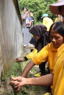Green Policing, Polres Tanggamus Bersihkan Lingkungan Pura Tirtha Amerta