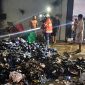 Damkar BPBD Pringsewu saat melakukan pemadaman di gudang J&N Pringsewu, Sabtu 24  Oktober 2026 | Dok. BPBD Pringsewu.