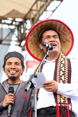 Mentan Amran Siapkan Benih Gratis dan 3 Pompa untuk 300 Hektare Lahan Puso di Pringsewu Lampung