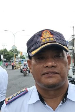 Menunggu Perbaikan Traffic Light, Dishub Tanggamus Inovasi Terapkan Pengaturan Lalu Lintas di ‘Lampu Merah’ Kota Agung