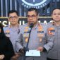 Kadiv Humas Polri Irjen Pol Johnny Eddizon Isir saat memberikan keterangan pers.